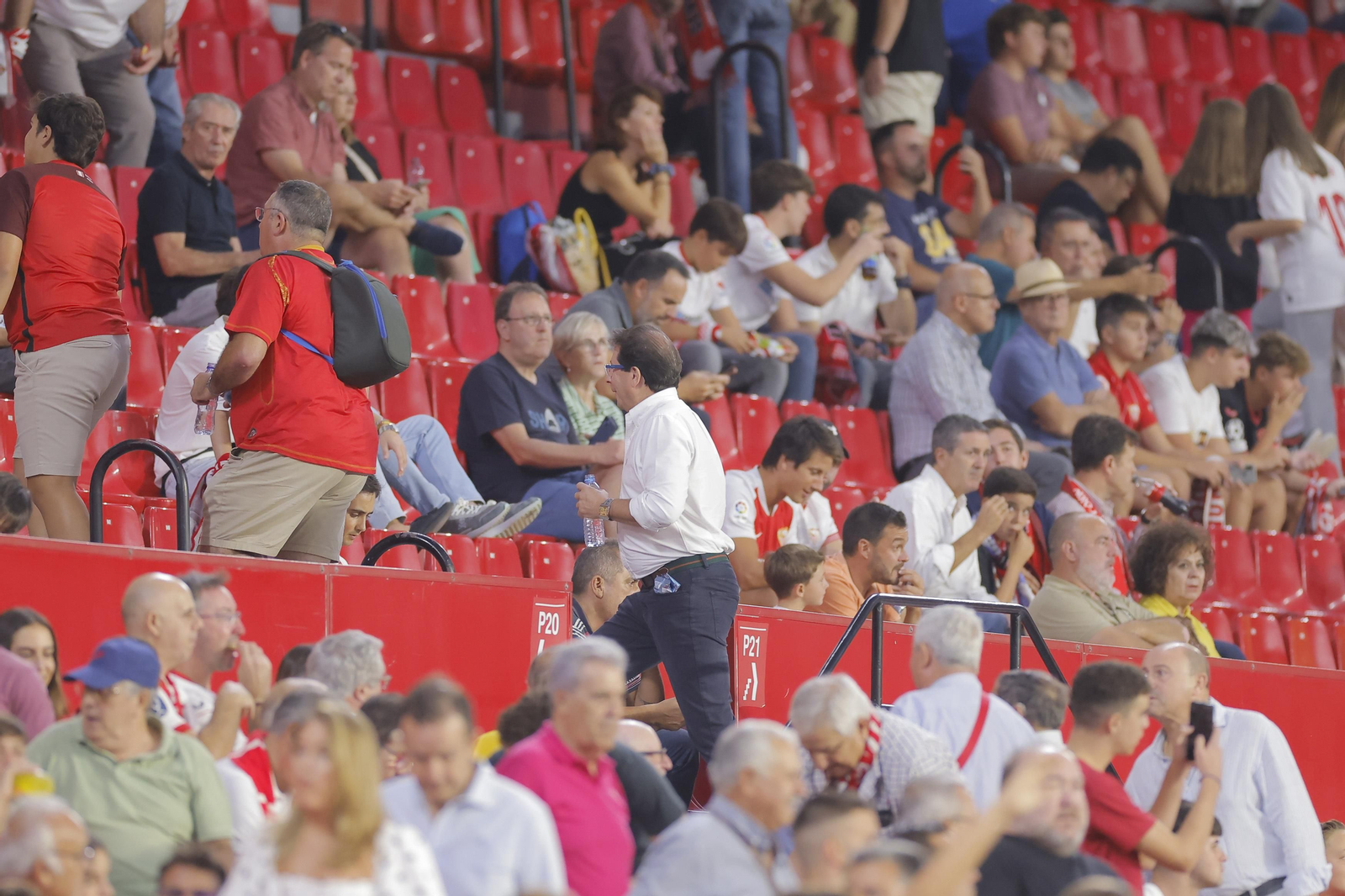 Búscate en las fotos del Sevilla-Lens