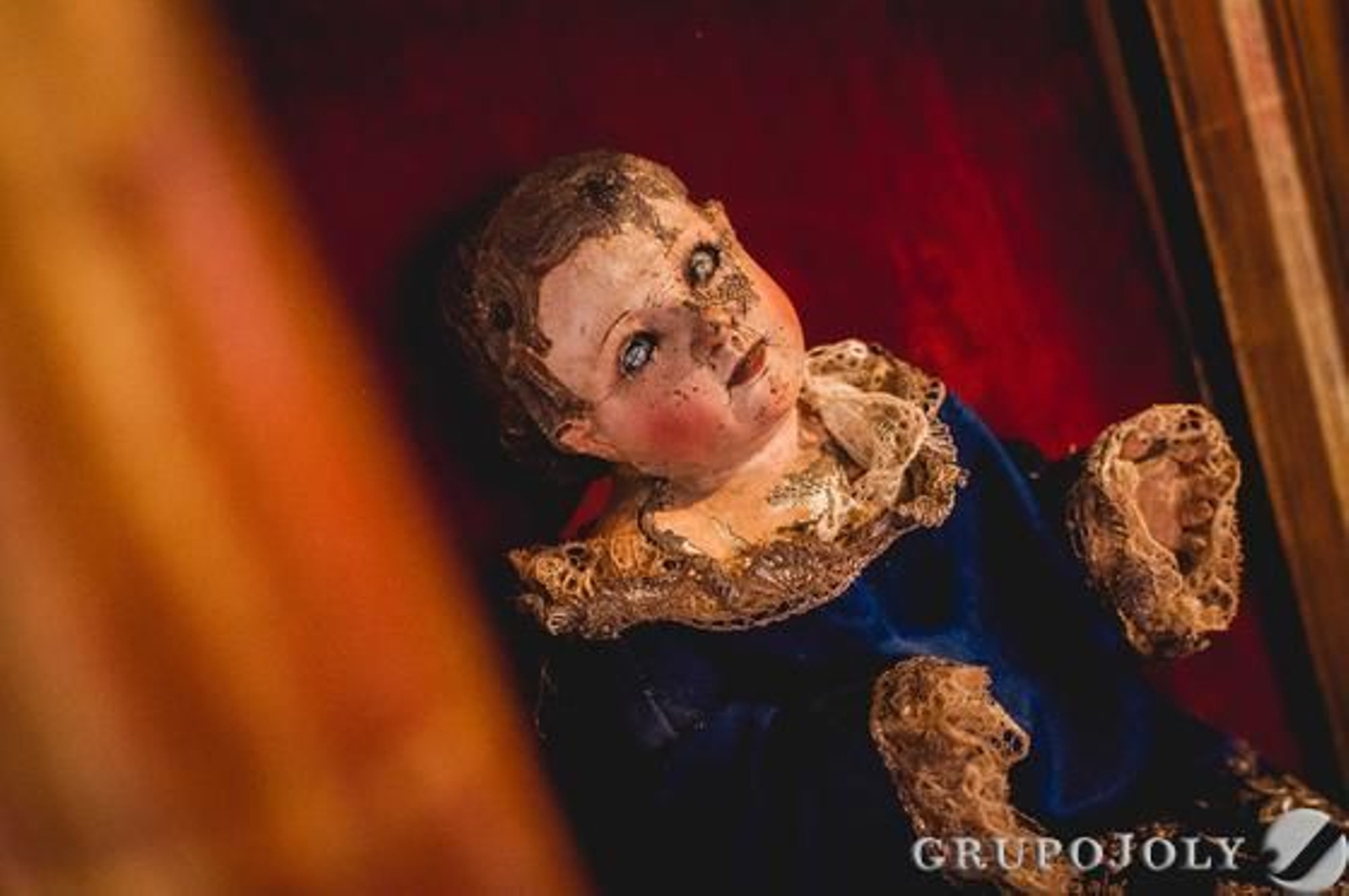 Paseo por su interior y por los millones de documentos que allí se guardan, como acto de clausura del curso de los Amigos del Archivo de Jerez.

Foto: Manu Garcia