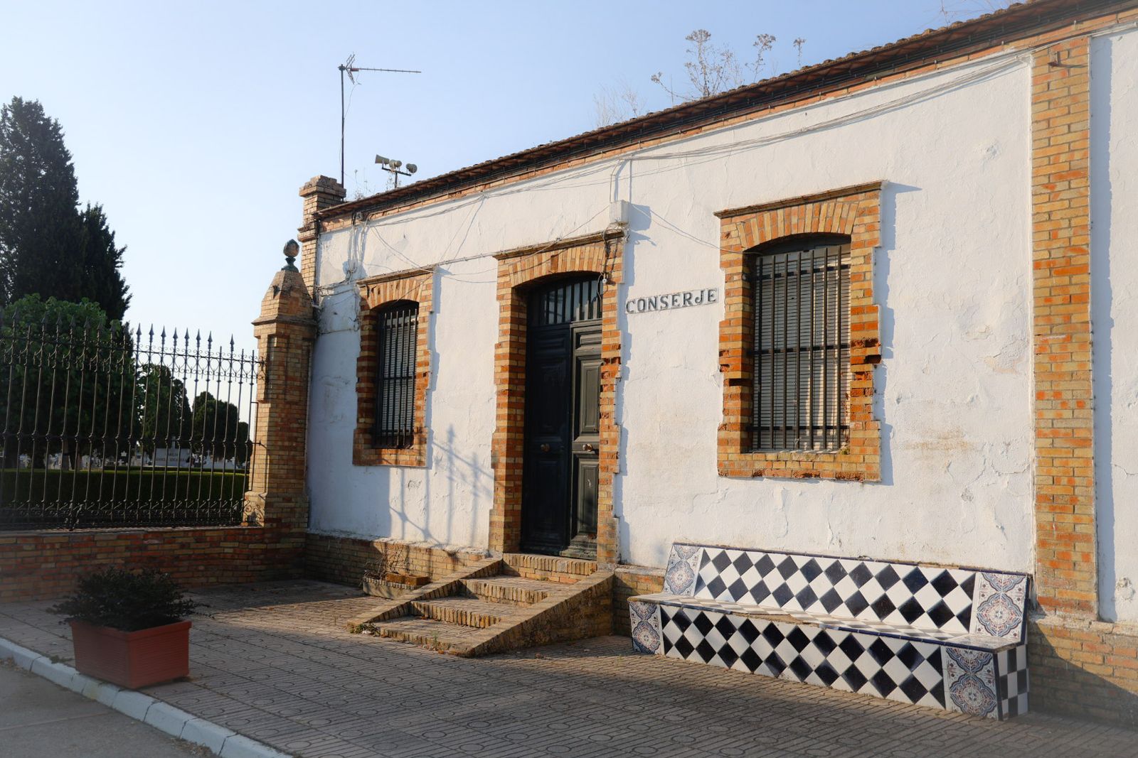 Imágenes de la exhumación de fosas comunes en el cementerio de Huelva para buscar posibles bebés robados