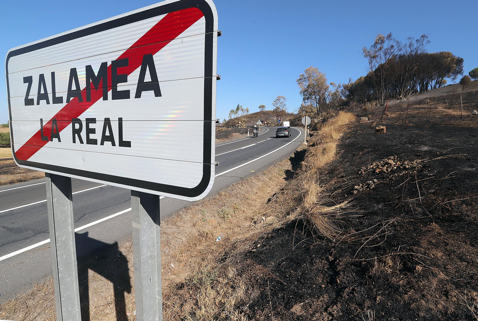 Imágenes de las zonas devastadas por el incendio de Almonaster la Real