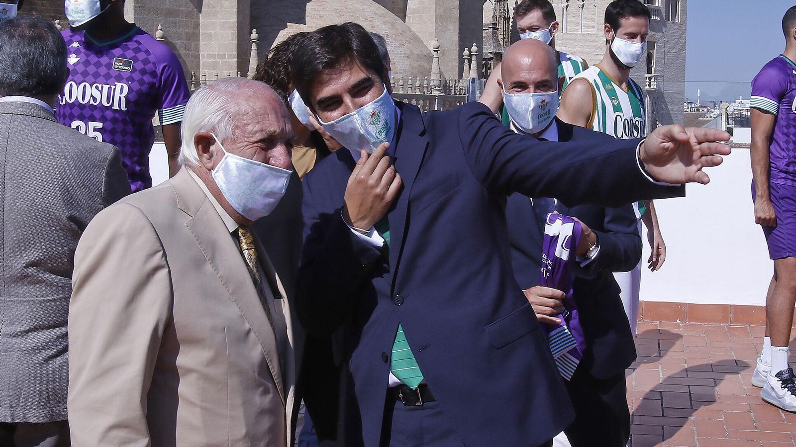 El presidente, Ángel Haro, en el acto de ayer del Coosur Real Betis.