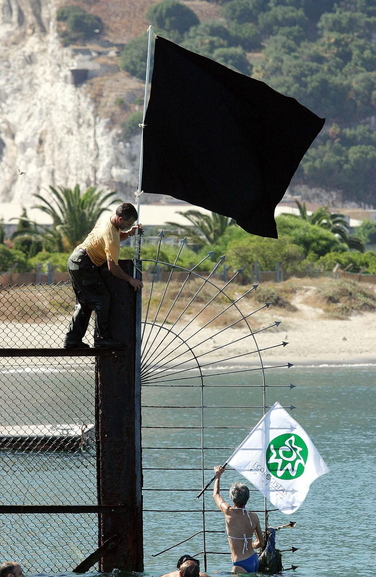 Bandera Negra de Ecologistas en Acción