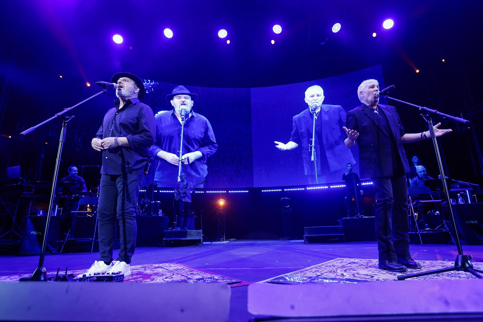 Todas las imágenes del concierto de Los Pecos en la Plaza de Toros de Granada.