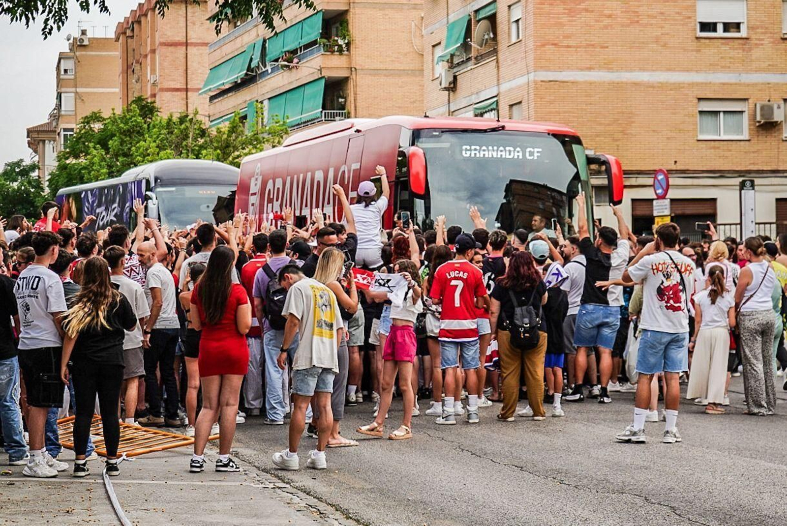 La llegada de Saiko a Los Cármenes, en imágenes