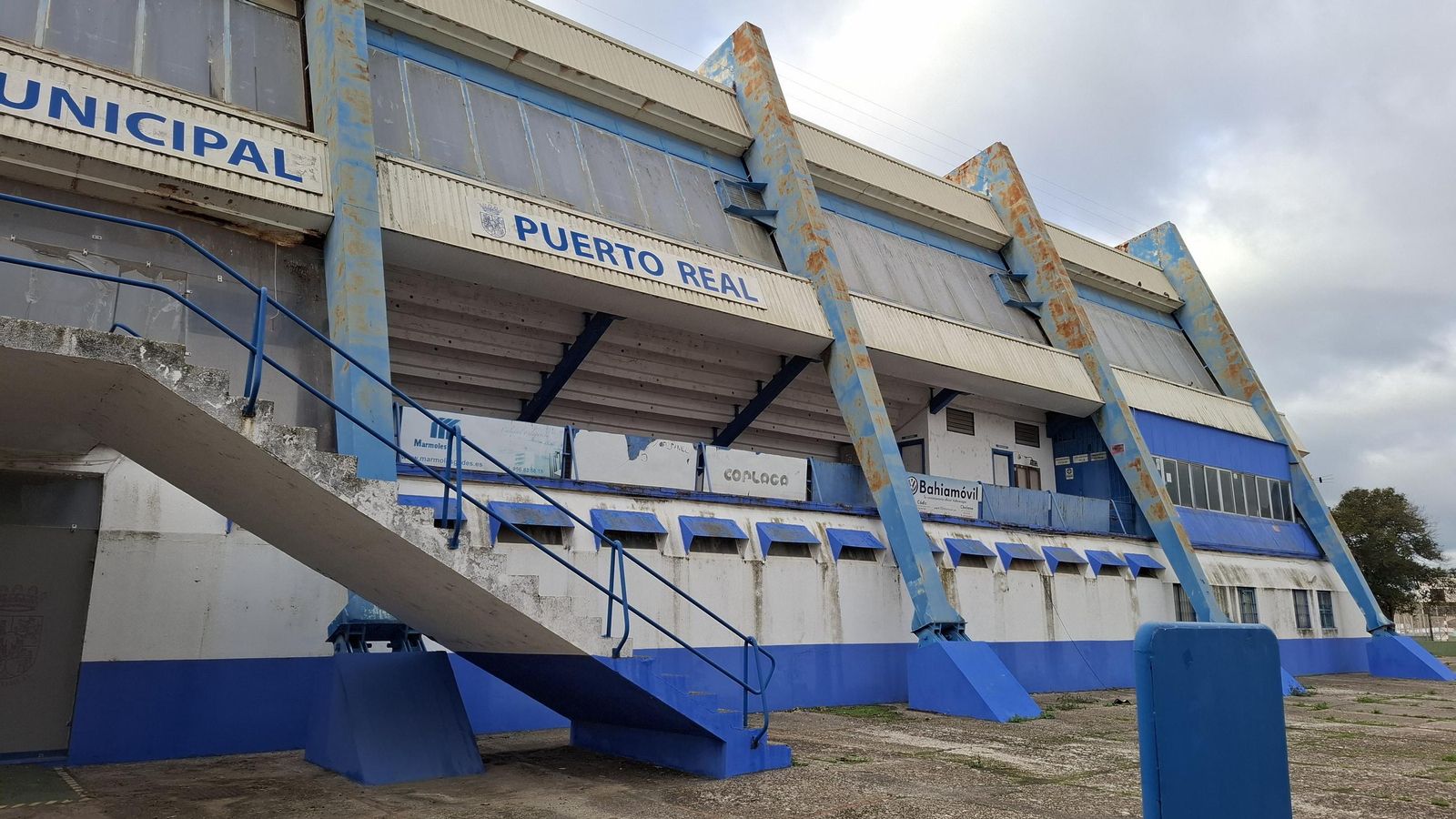 Exterior del Pabellón Municipal de Deportes de Puerto Real