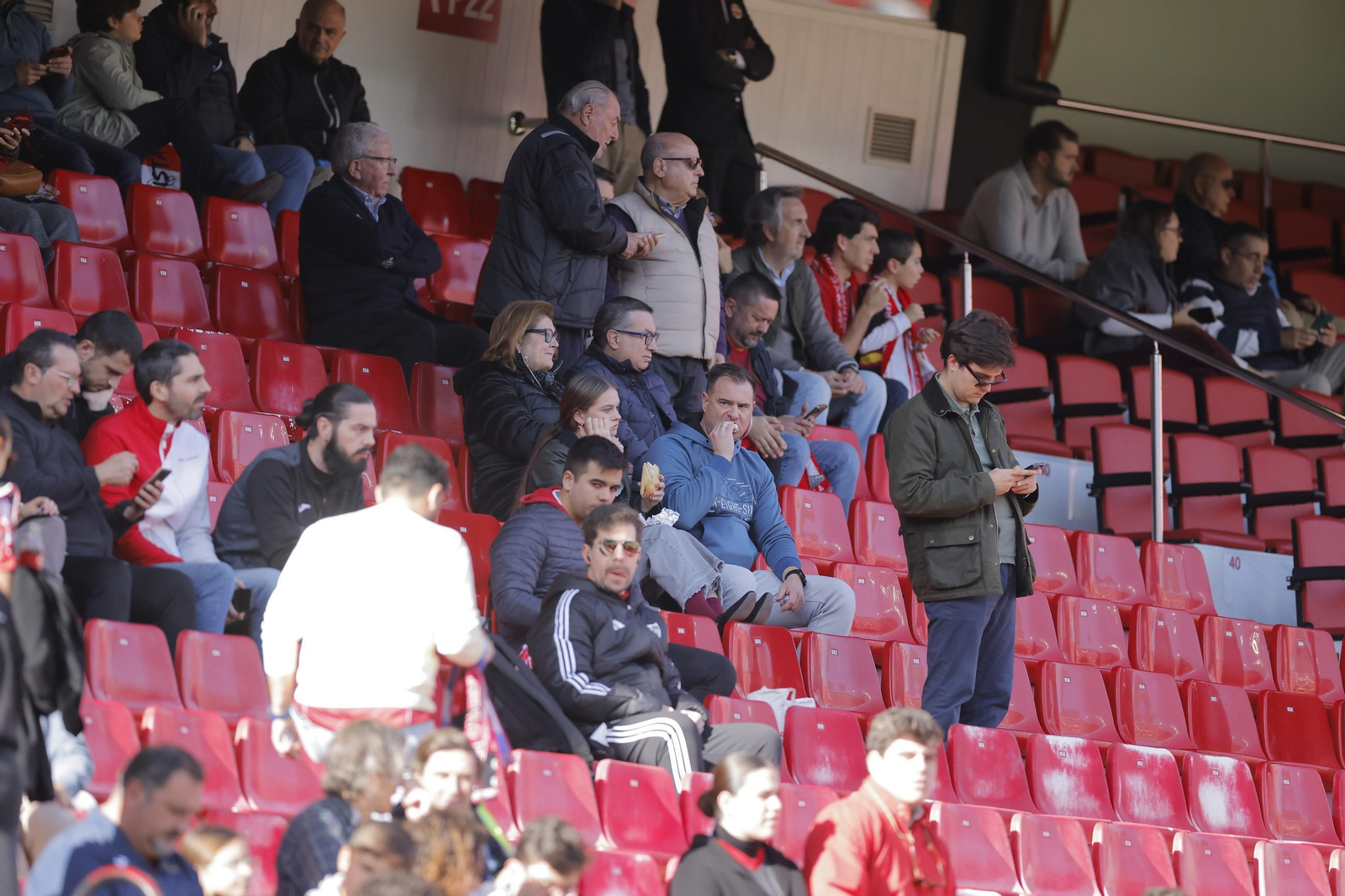 Búscate en las fotos del Sevilla - Oviedo