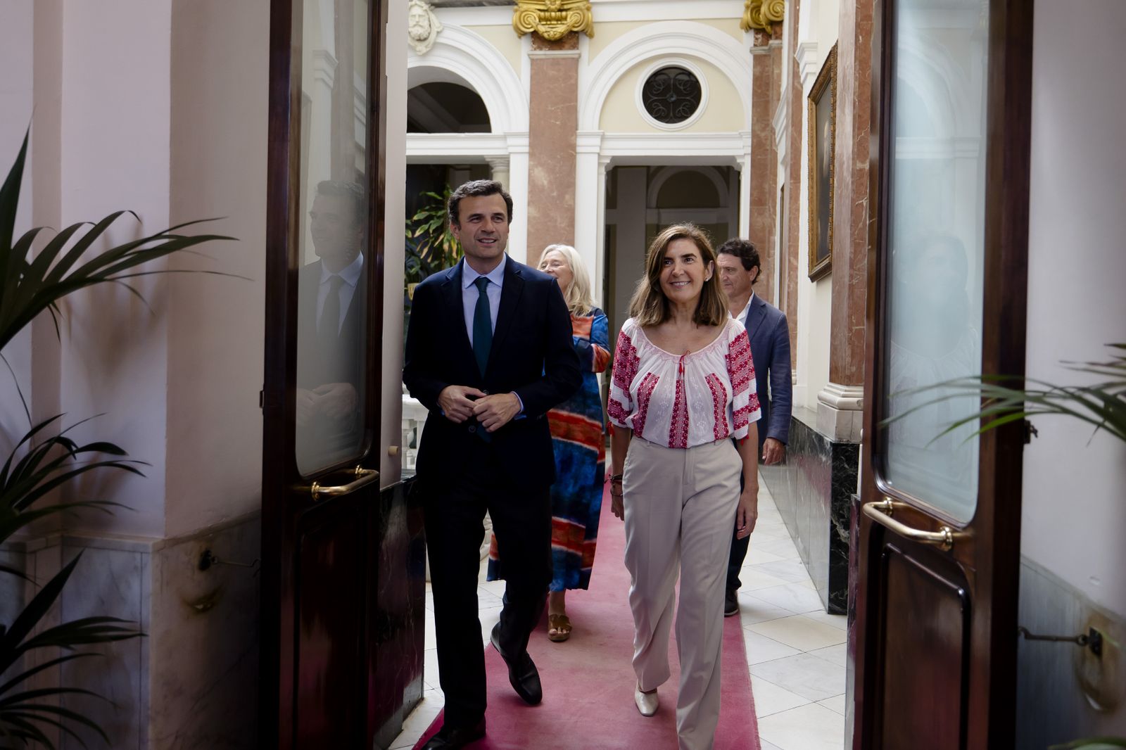 La consejera de Empleo de la Junta de Andalucía, Rocío Blanco, y el alcalde de Cádiz, Bruno García, momentos antes de su reunión de trabajo en la ciudad.