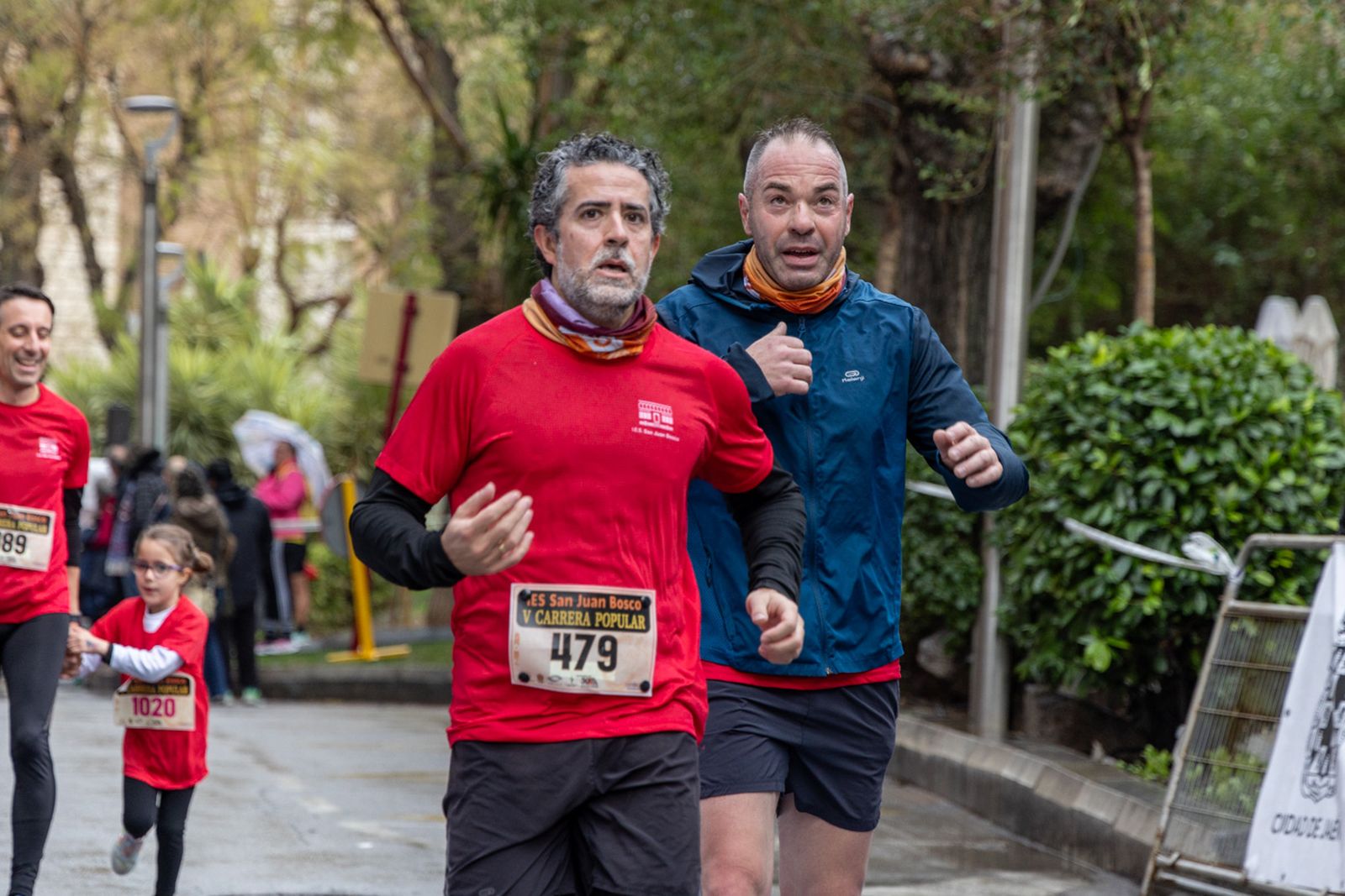 En imágenes: la lluvia no frena a más de un millar de corredores en la V Carrera Popular del IES San Juan Bosco (1)