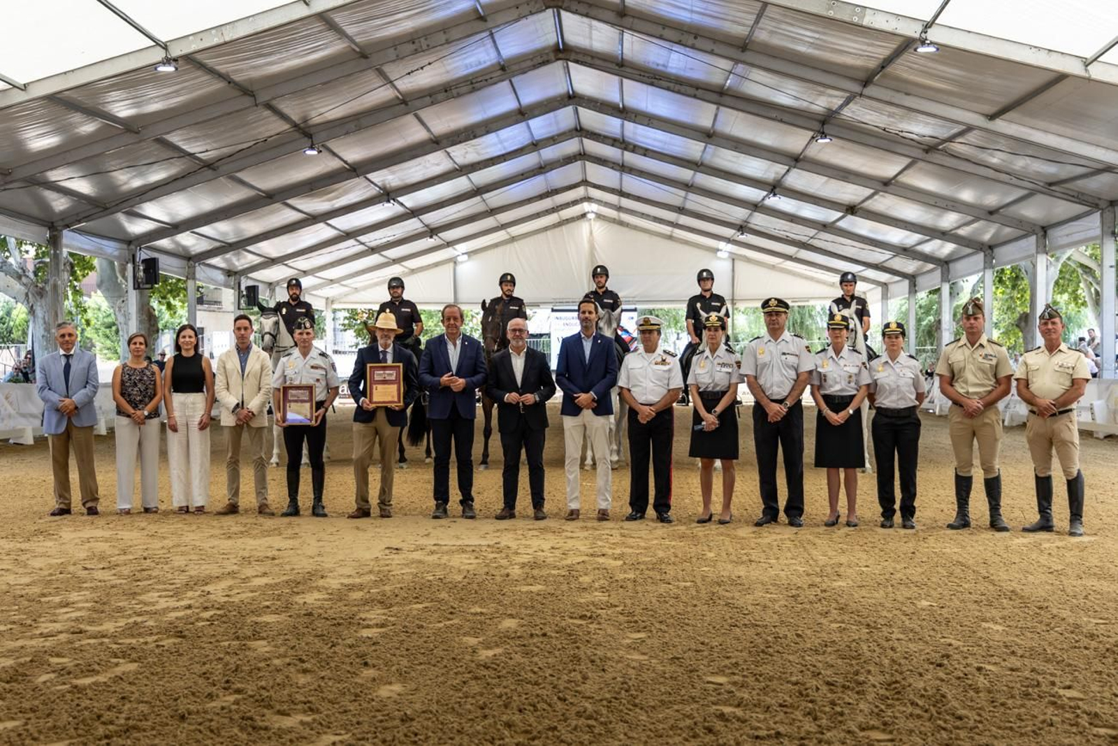 Anducab rinde homenaje a la unidad de caballería de la Policía Nacional