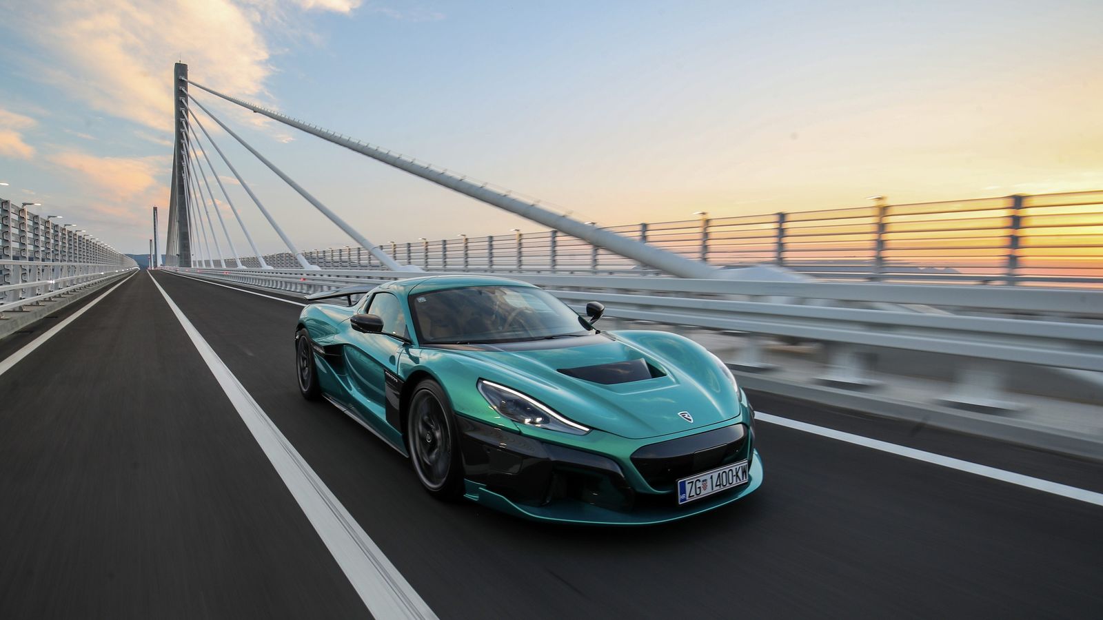 Las posibilidades dinámicas del Rimac Nevera son impresionantes. Por ejemplo, puede alcanzar una velocidad máxima de 412 km/h.