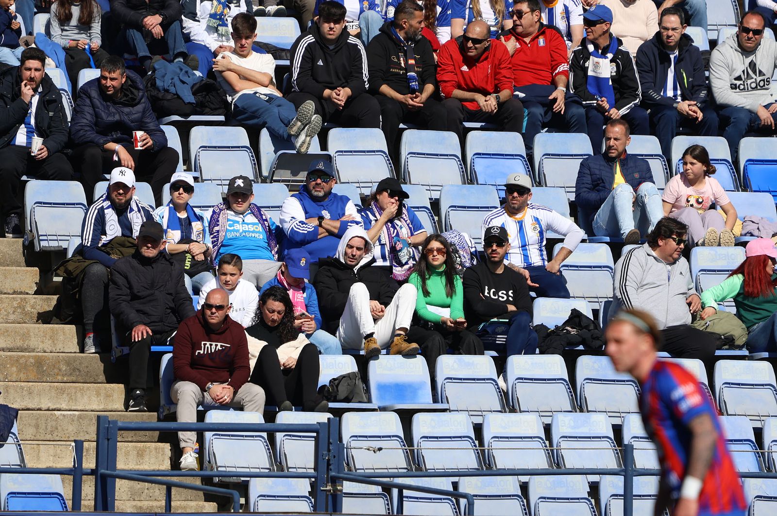 Búscate en las gradas del Nuevo Colombino en el Recre-Yeclano
