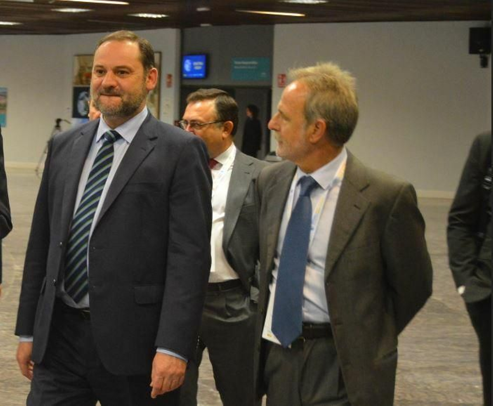 José Luis Ábalos, ministro de Fomento, y Salvador de la Encina, el pasado octubre. José Luis Ábalos, ministro de Fomento, y Salvador de la Encina, el pasado octubre.