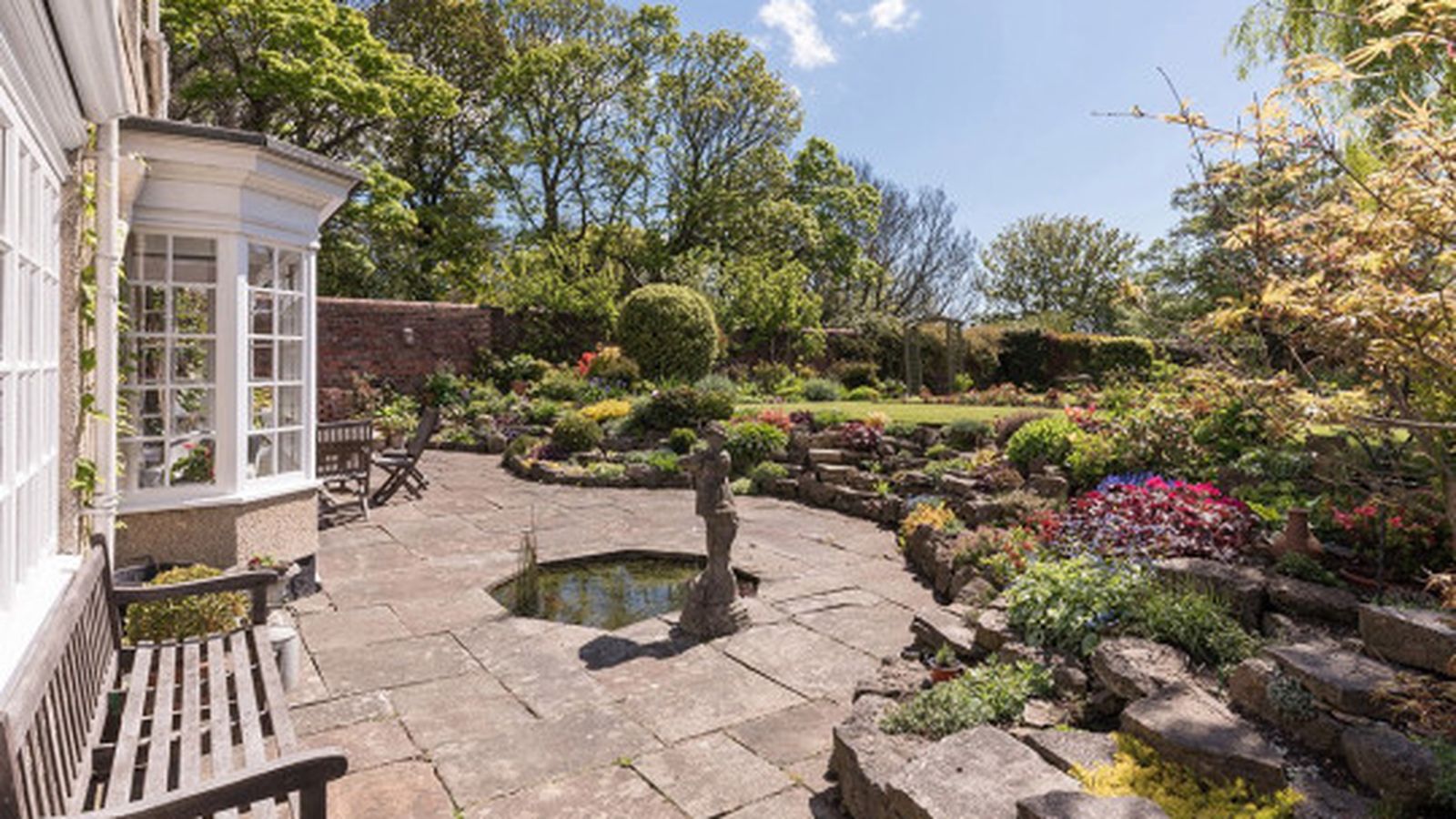 El jardín de la casa de Whitburn