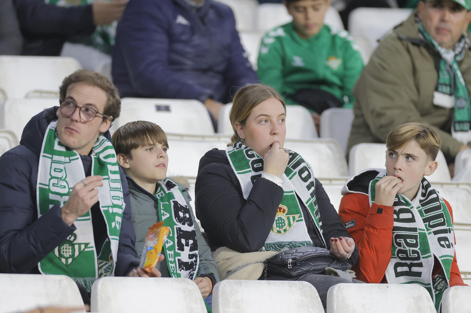 Búscate en las fotos del Betis-Girona