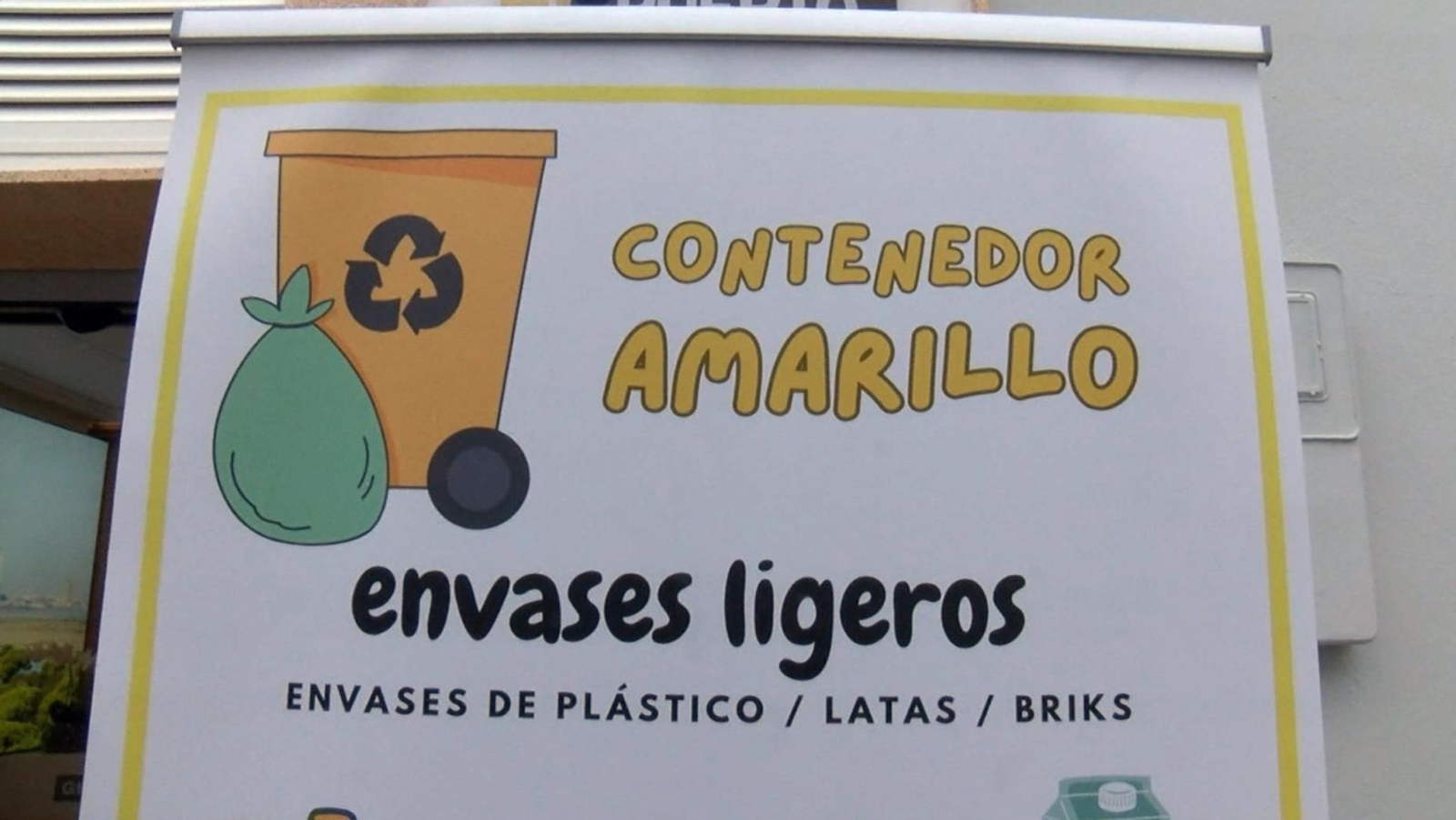 Uno de los carteles que inviata al reciclaje en Puerto Real