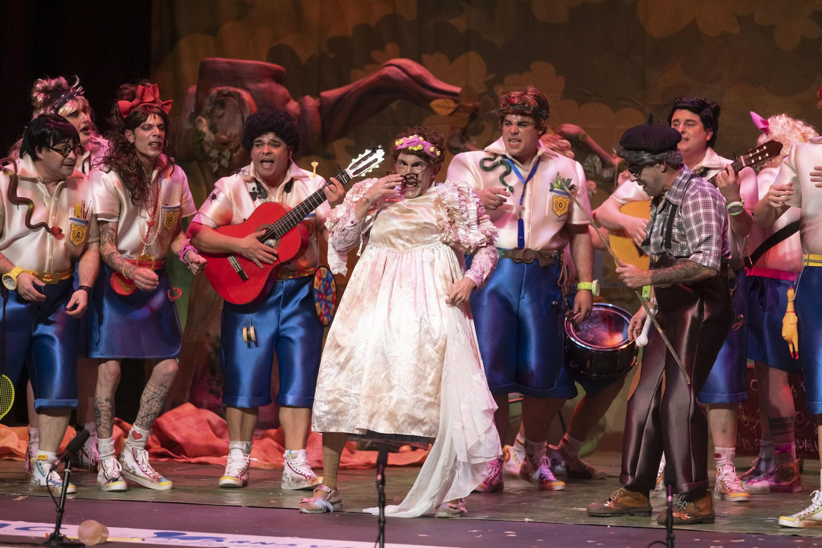 Imágenes de la actuación de la murga de Punta Umbría ‘¡Qué verano!’ en el Carnaval Colombino
