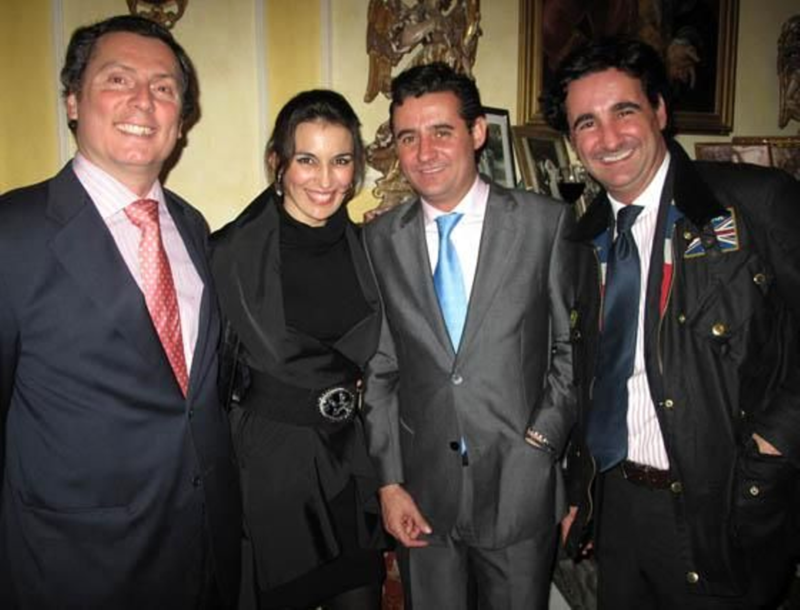 Manuel Altava, Premio Joven Empresario de Sevilla 2007; Camila Martínez, José María Cantarero, Premio Nacional Joven Empresario 2004, y Javier Cantarero, en  el acto celebrado en el consulado de Italia en Sevilla.

Foto: Victoria Ramírez