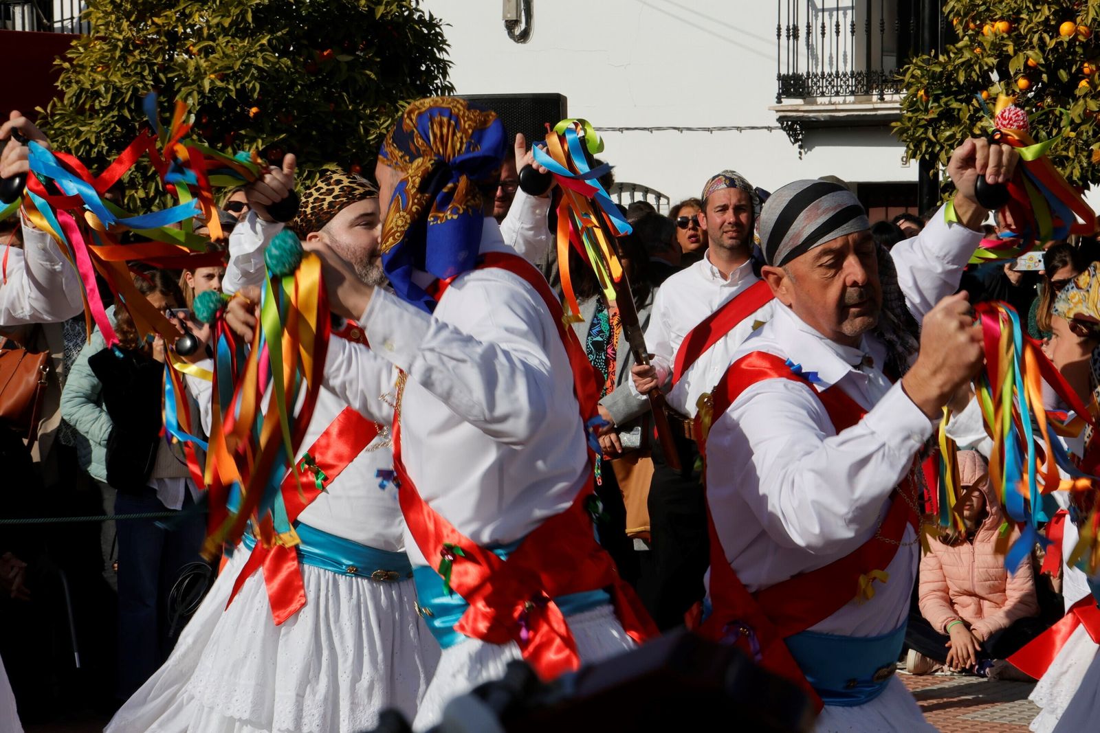 La Danza de los Locos y el Baile del Oso de Fuente Carreteros, en imágenes