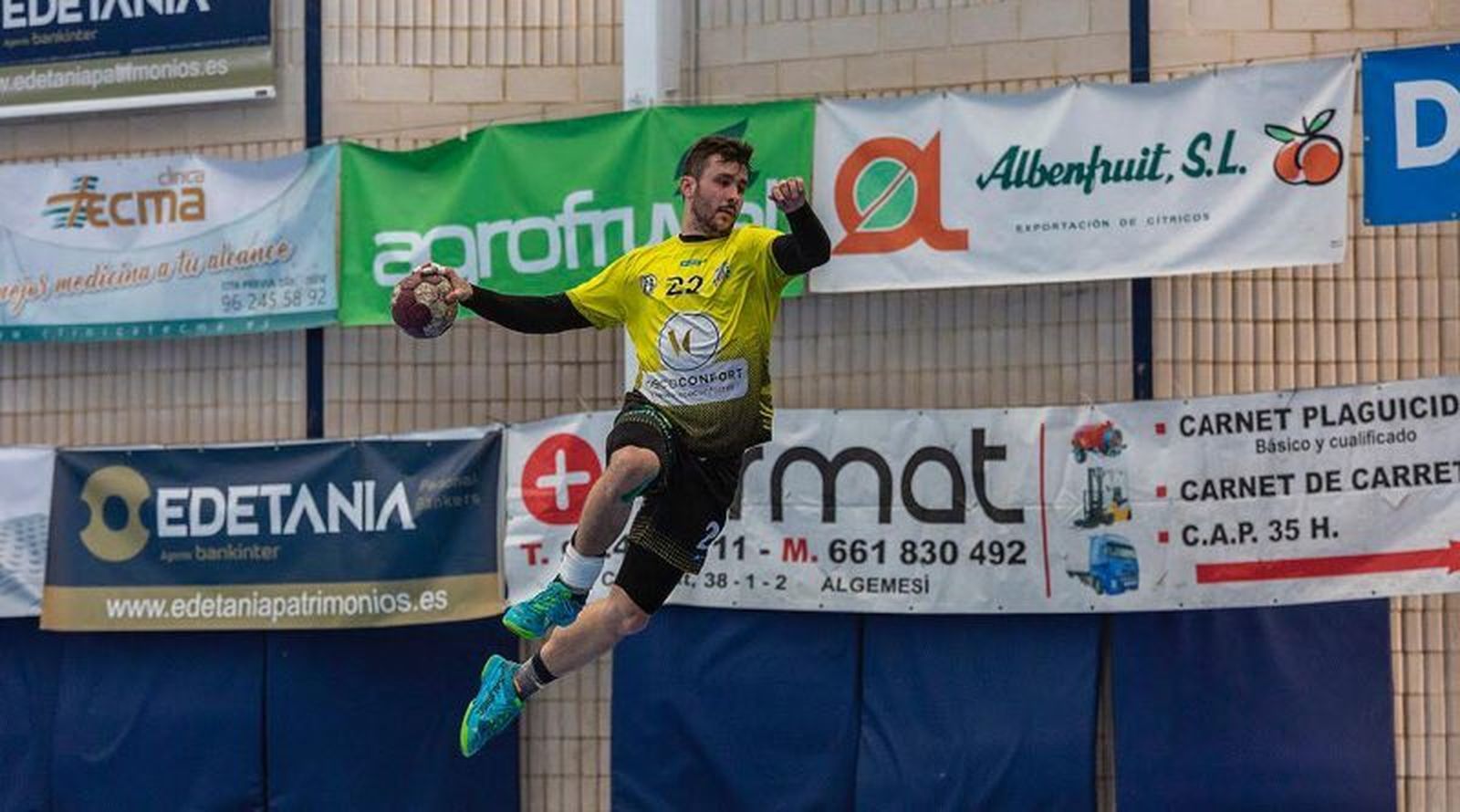 José Padilla culmina un contragolpe en un partido con el Algemesí.