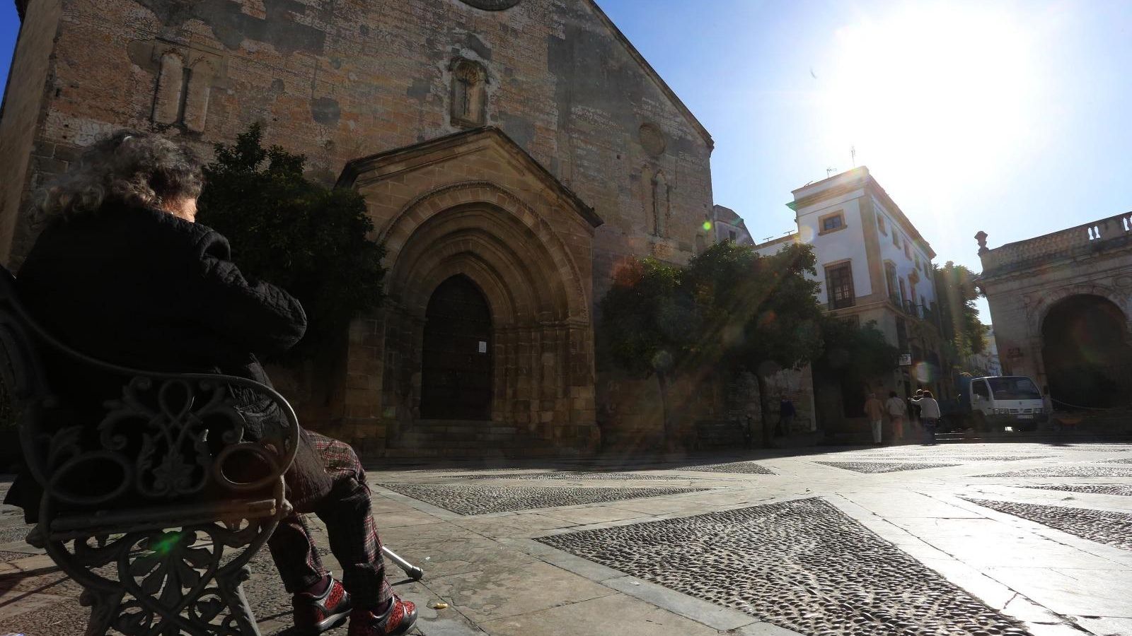 Fachada de San Dionisio, en la plaza de la Asunción.