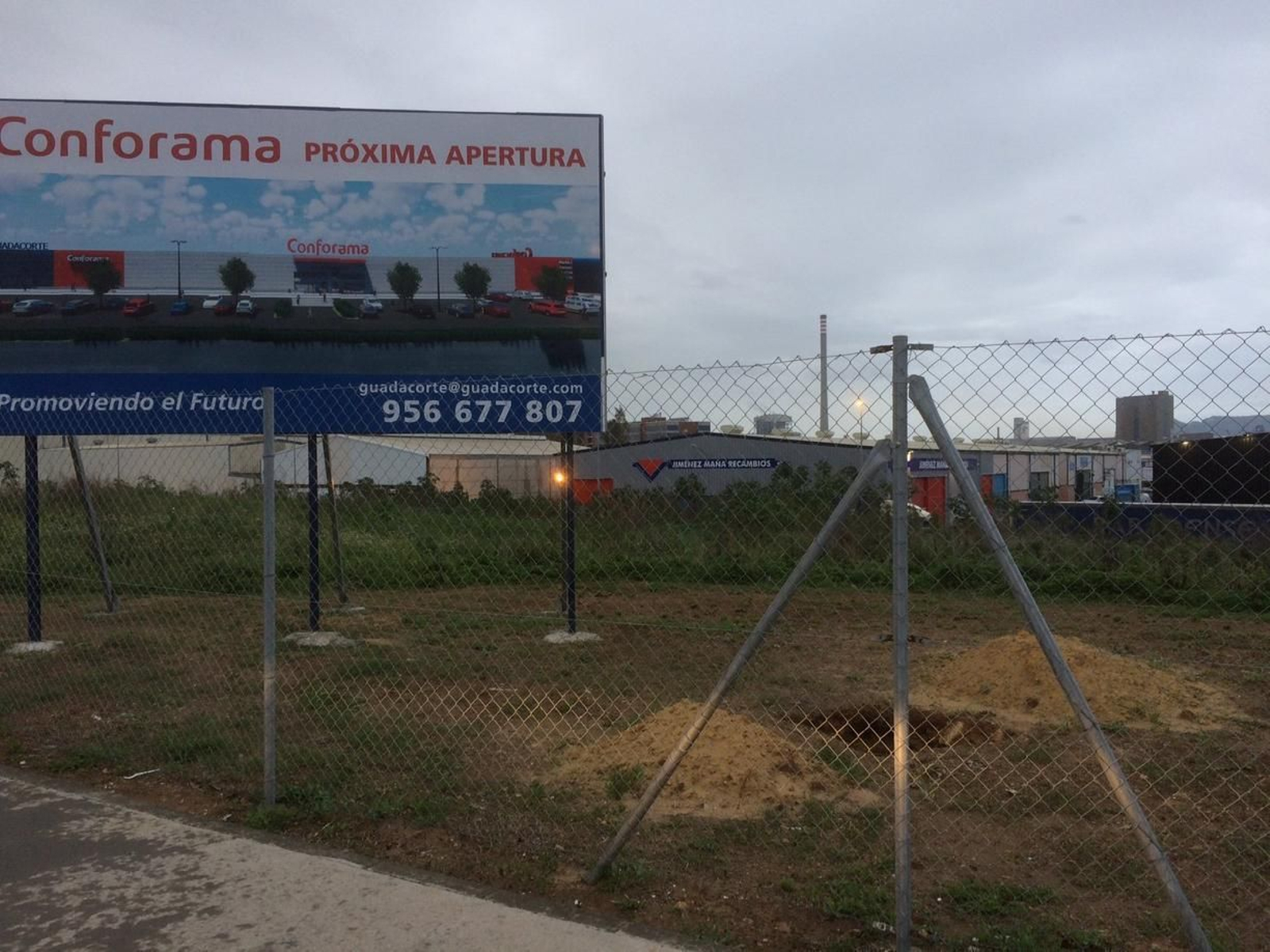 La parcela en la que se ubicará el comercio, ayer.