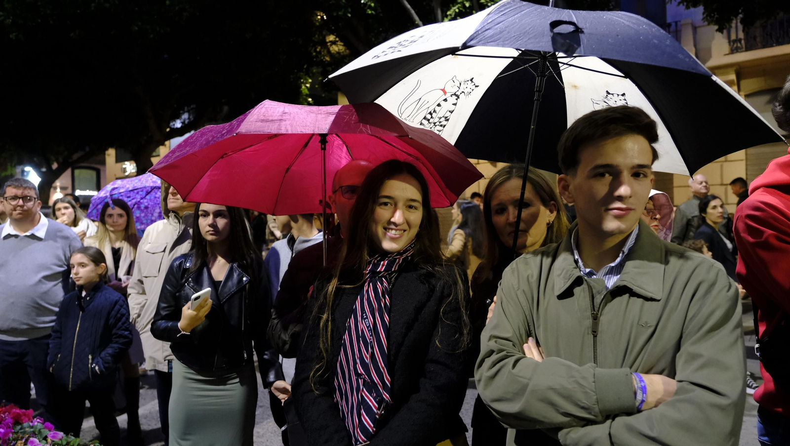 Pasión vuelve a su Iglesia de Santa Teresa azotada por la lluvia