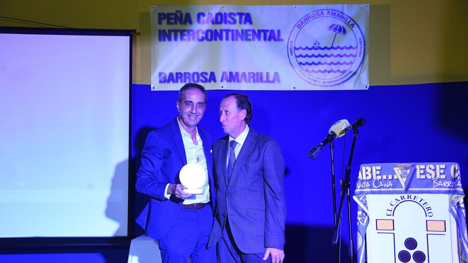 Reconocimiento al ex cadista Fali Benítez durante la gala.