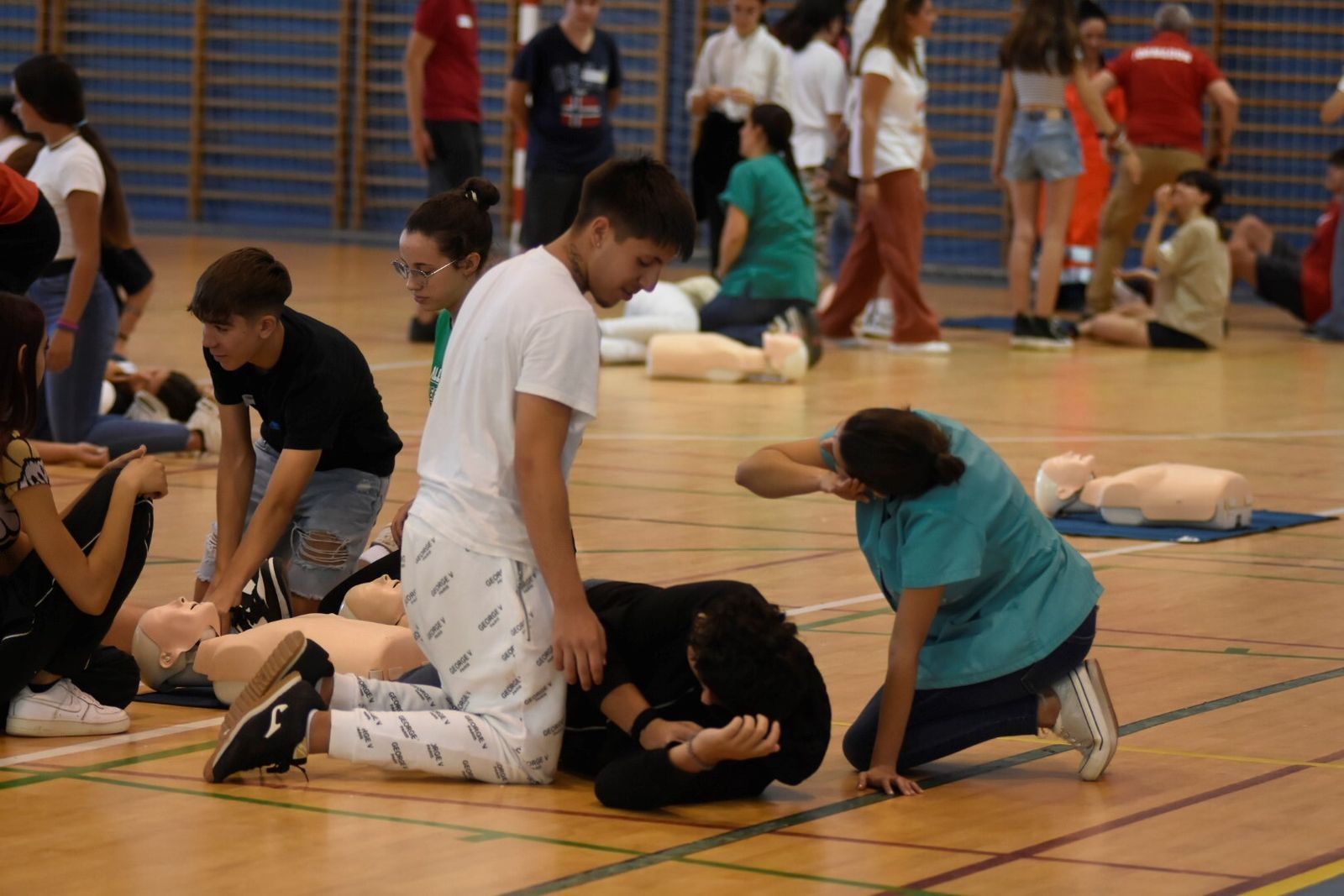 Las jornadas de formación en reanimación cardiopulmonar celebradas en el instituto Fidiana de Córdoba, en imágenes