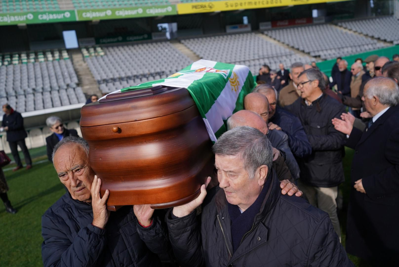 El último adiós a José Luis Navarro en El Arcángel