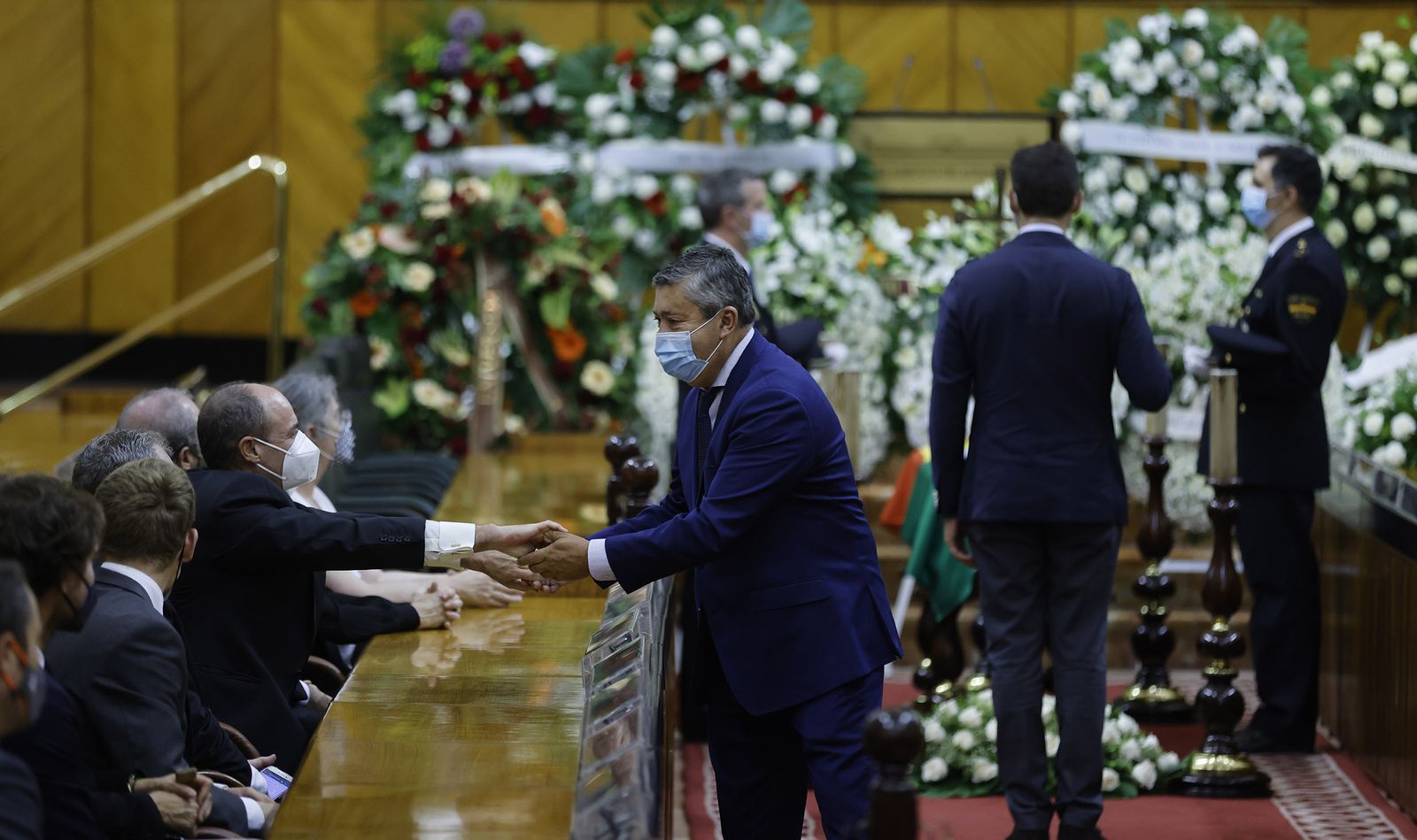 Las imágenes de la capilla ardiente de Manuel Clavero en el Parlamento de Andalucía