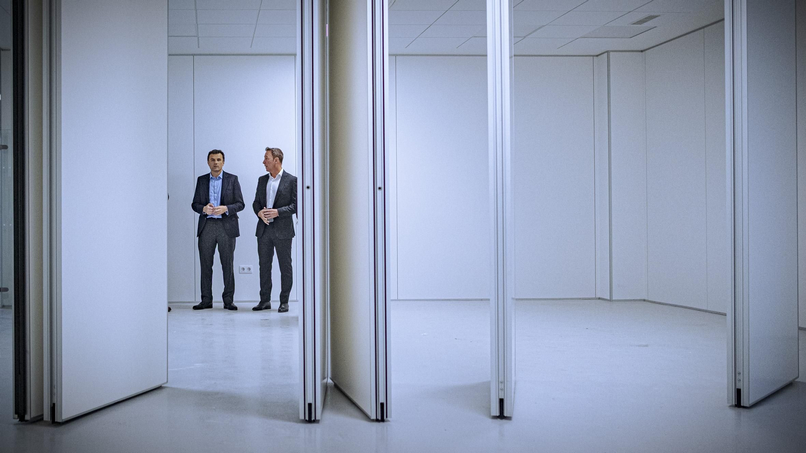 Las imágenes de cómo ha quedado el interior de los antiguos depósitos de tabaco en Cádiz