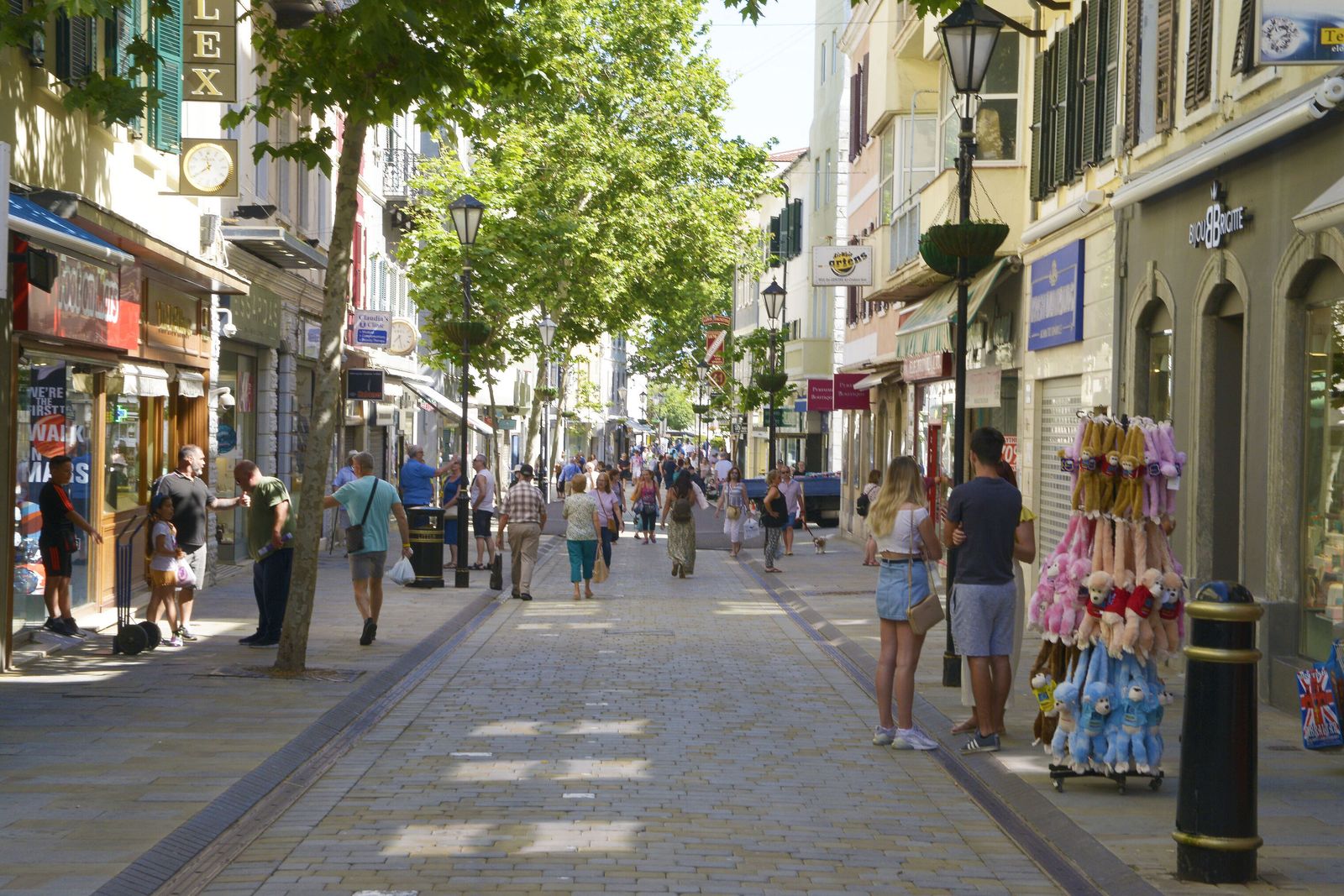 Comercios en Gibraltar este verano.