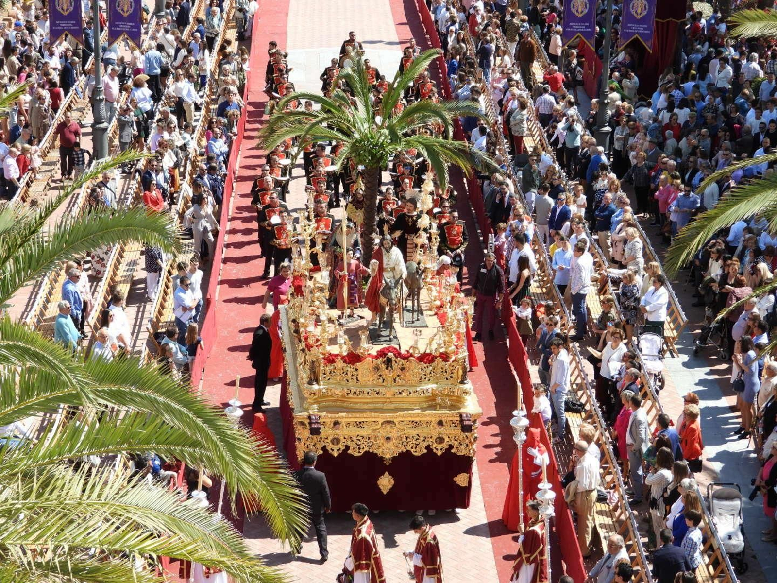 Paso del Señor en su Entrada Triunfal en Jersusalén en el Paseo de la Ribera ayamontino.