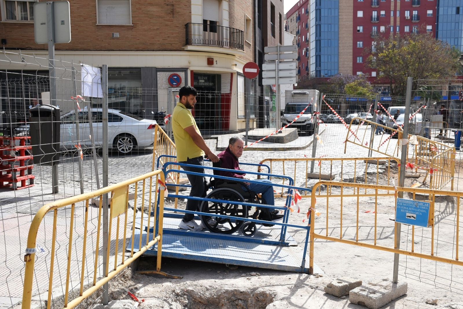 Imágenes del viernes 19 de abril en Huelva
