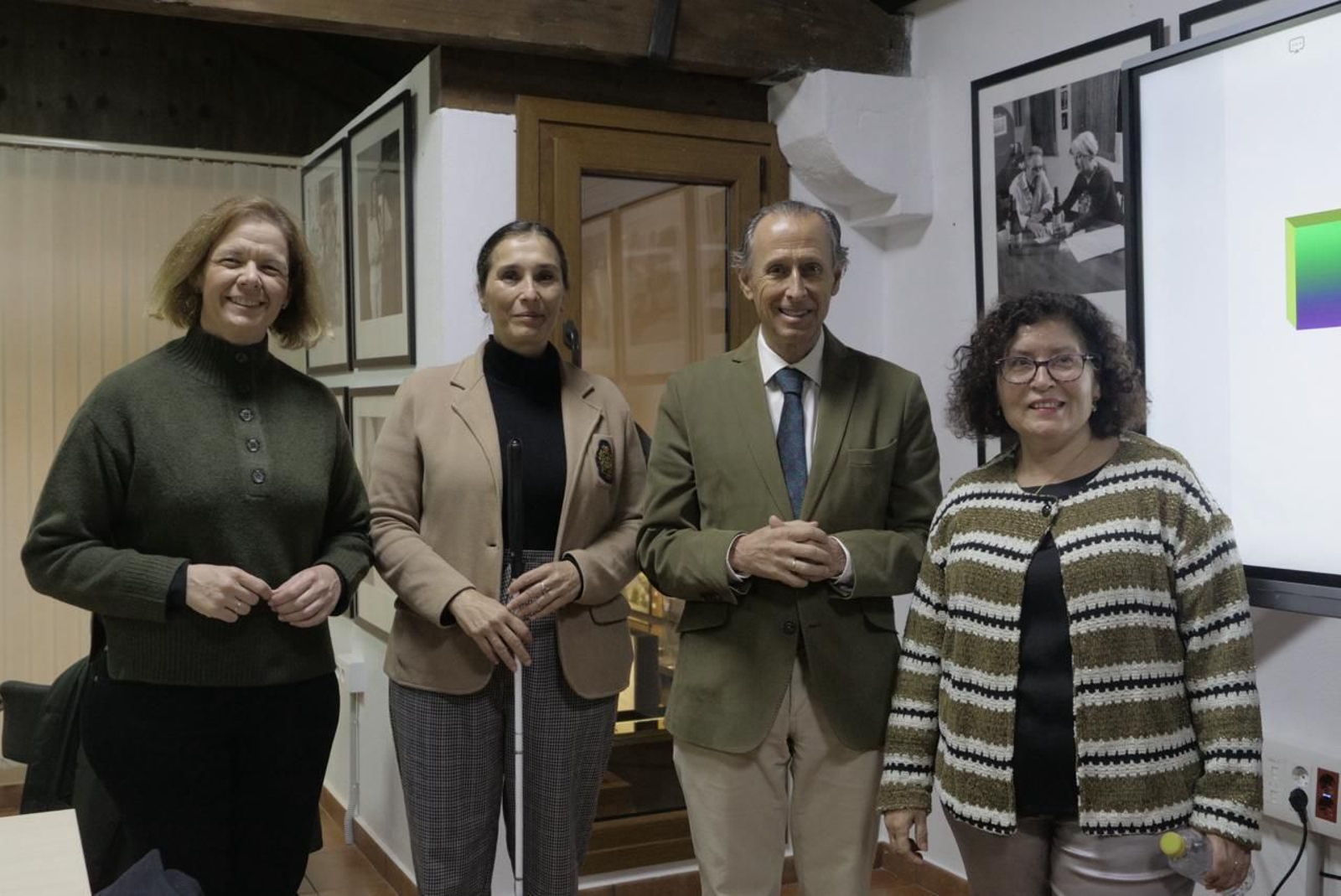 El alcalde se acercó al Centro del Vino y la Sal, donde se impartió el curso.