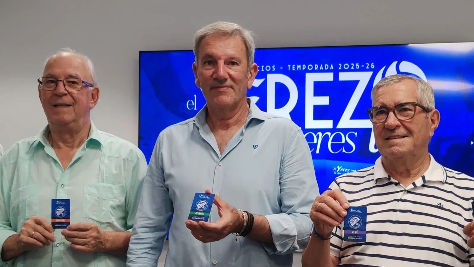 Sebastián Alonso de Medina, presidente del Xerez DFC, en el centro de la imagen.