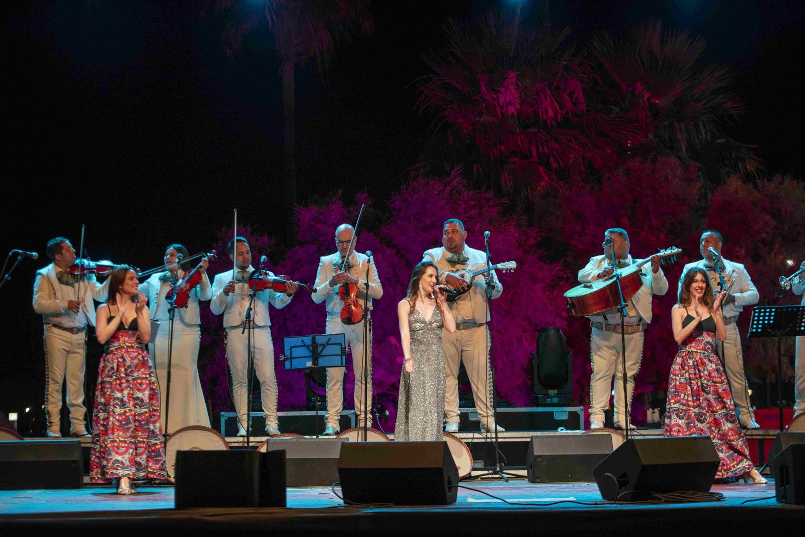 Amo México está encabezado por Mireia Montávez, que formara parte de la primera edición de Operación Triunfo.