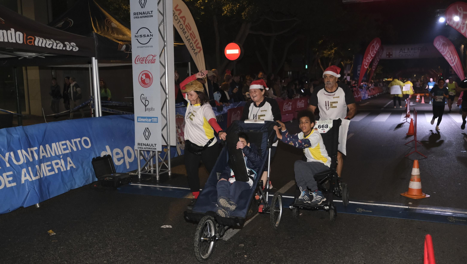 Imágenes de la XIV edición de la San Silvestre de Almería