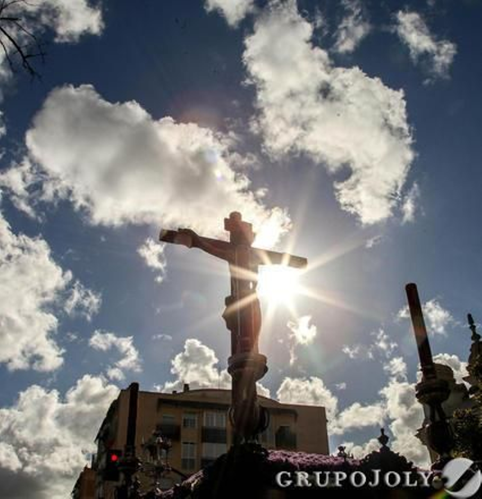 El Cristo del Perdón, bajo un cielo de tiempo incierto.  Foto: Vanesa Lobo