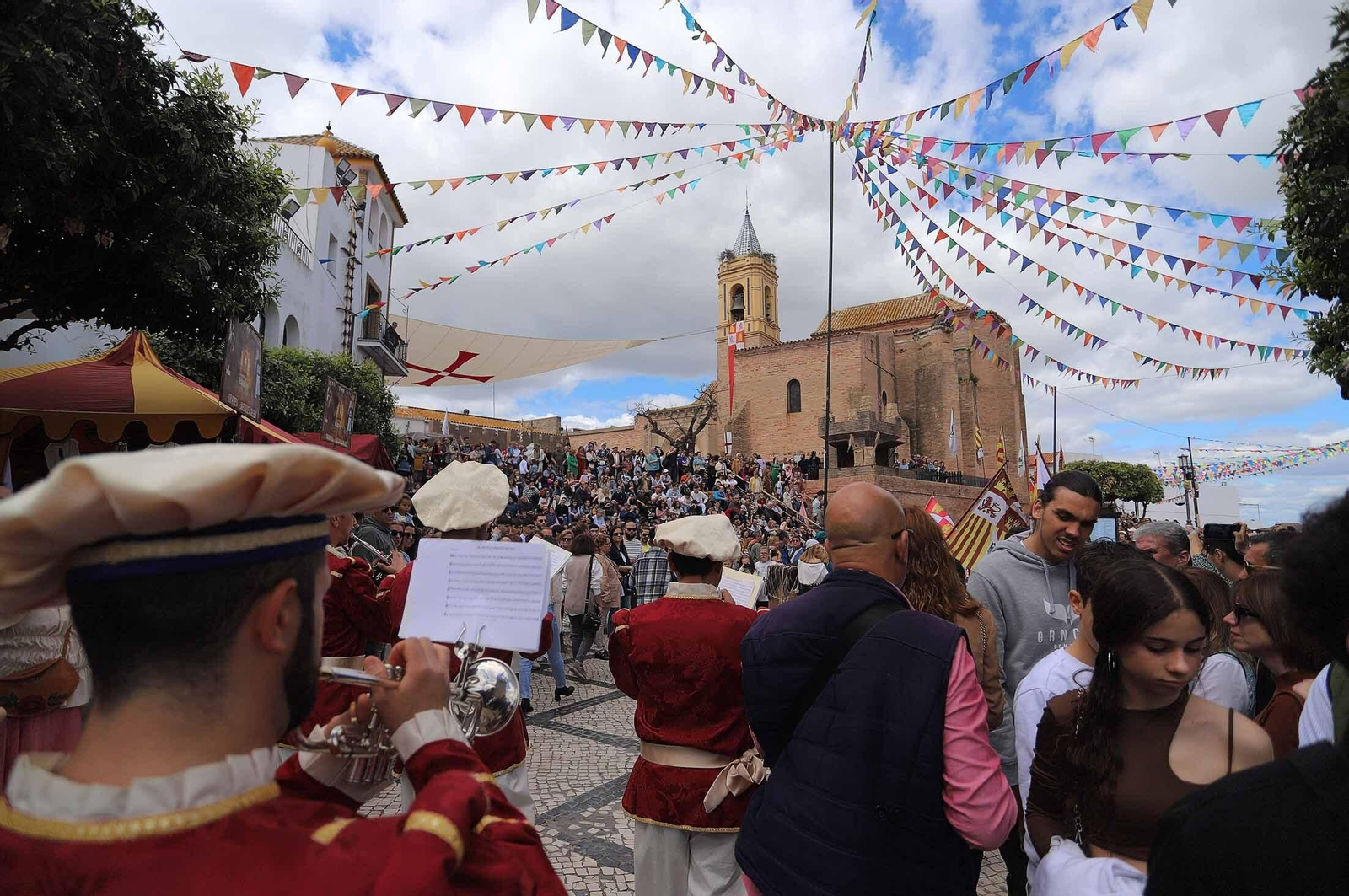 Imágenes del gran ambiente en la Feria Medieval de Palos de la Frontera, Huelva