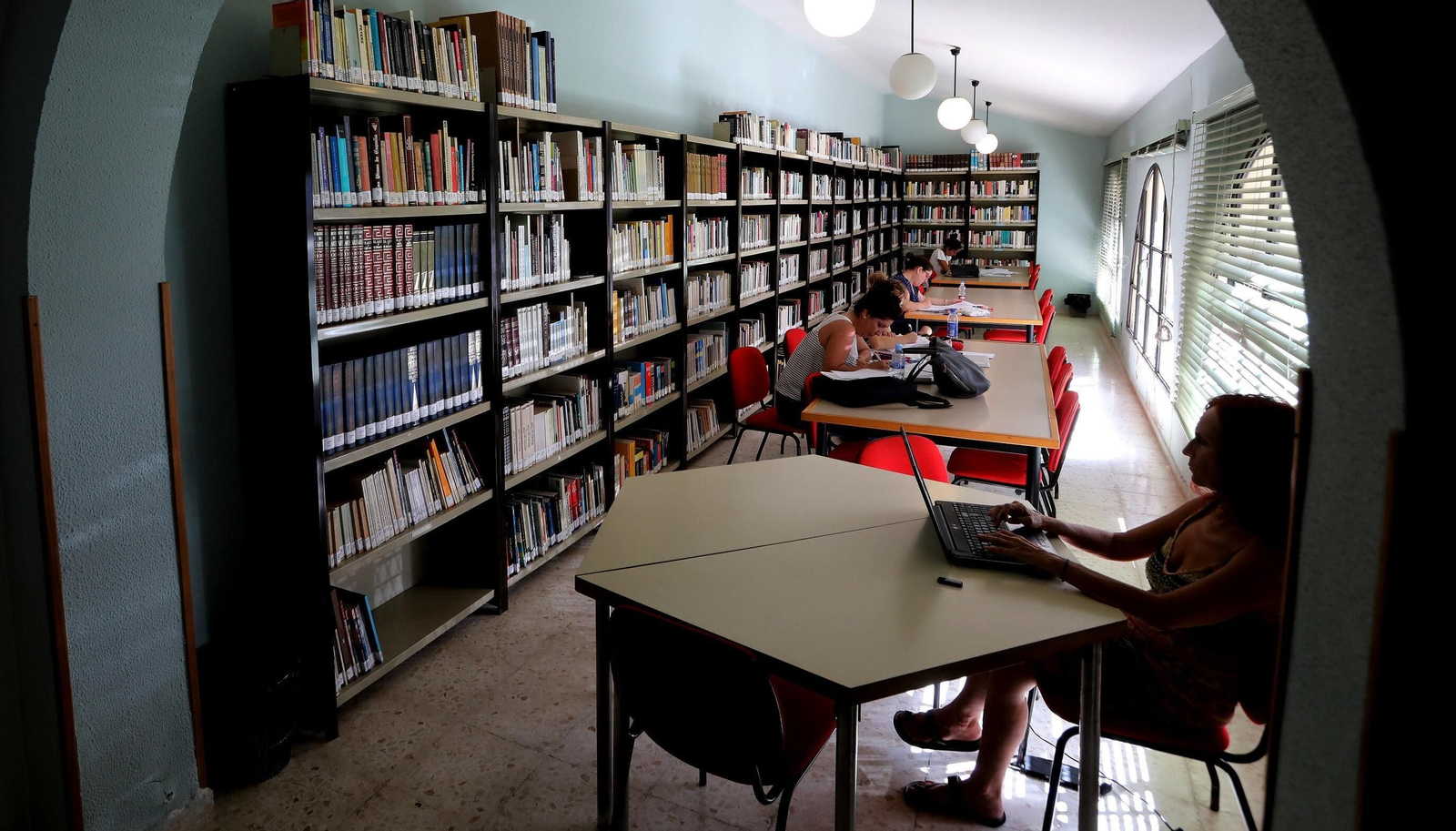Imagen de archivo de una biblioteca.