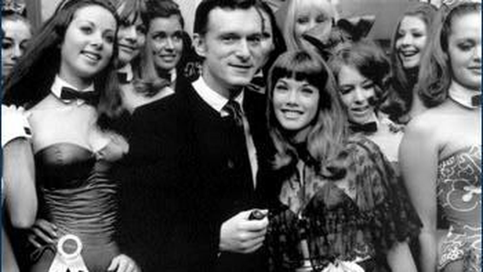 Hefner, con sus famosas 'conejitas', en los años 60.