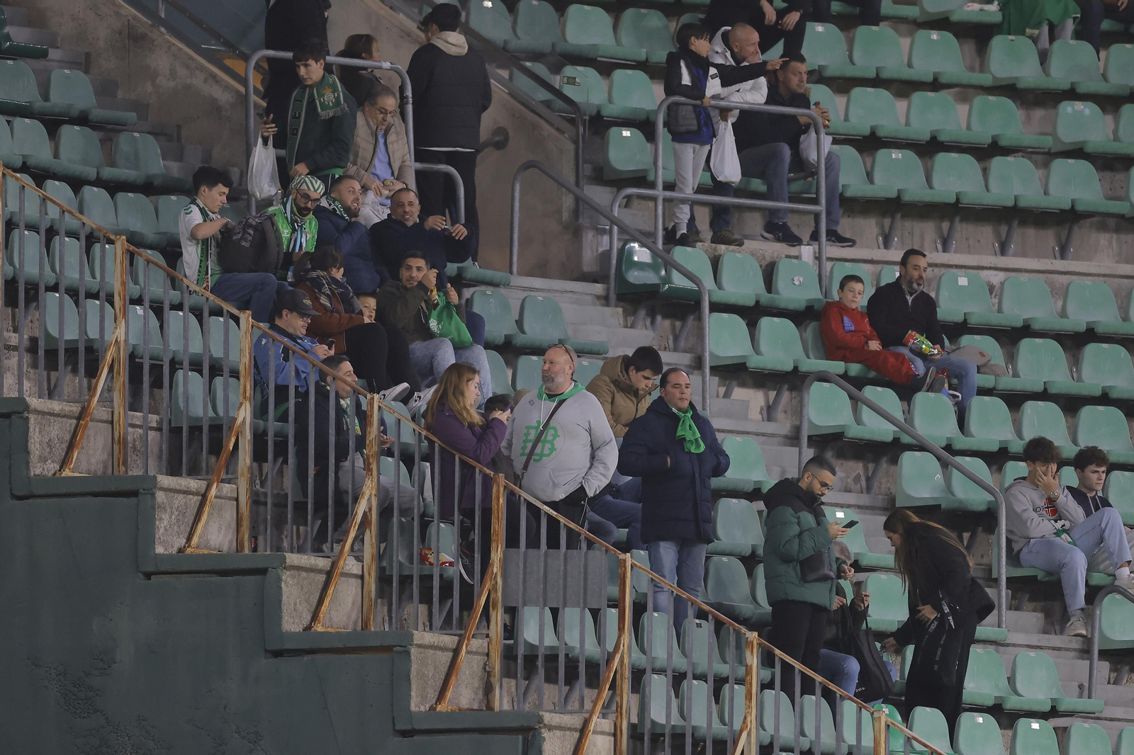 Búscate en las fotos del Betis-Girona