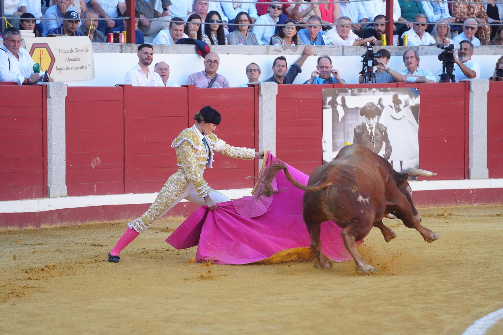 El triunfo de Rocío Romero, Manzanares y Roca Rey en la plaza de toros Pozoblanco, en imágenes