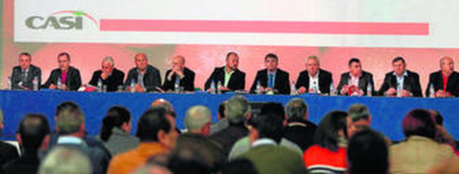 La Asamblea General Ordinaria de la Cooperativa Agrícola San Isidro comenzó el sábado a las seis de la tarde y se prolongó hasta pasadas las tres de la madrugada.
