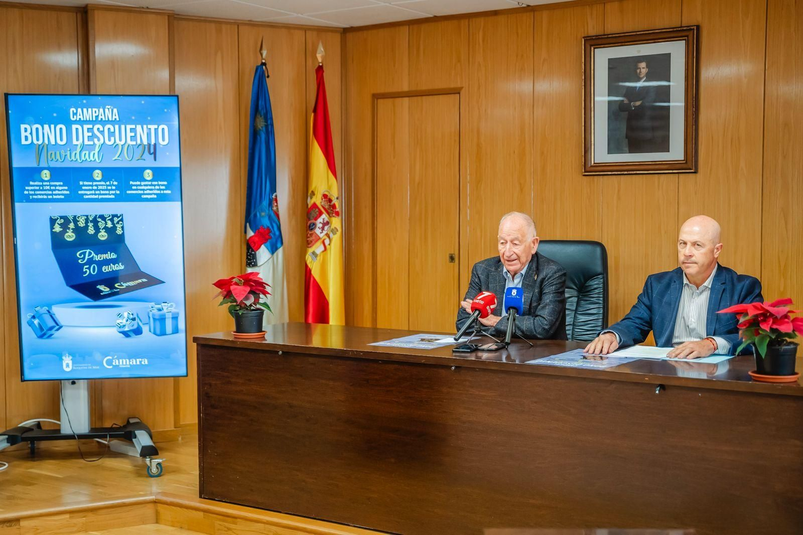 Presentación de la campaña navideña de apoyo al comercio local de Roquetas de Mar.