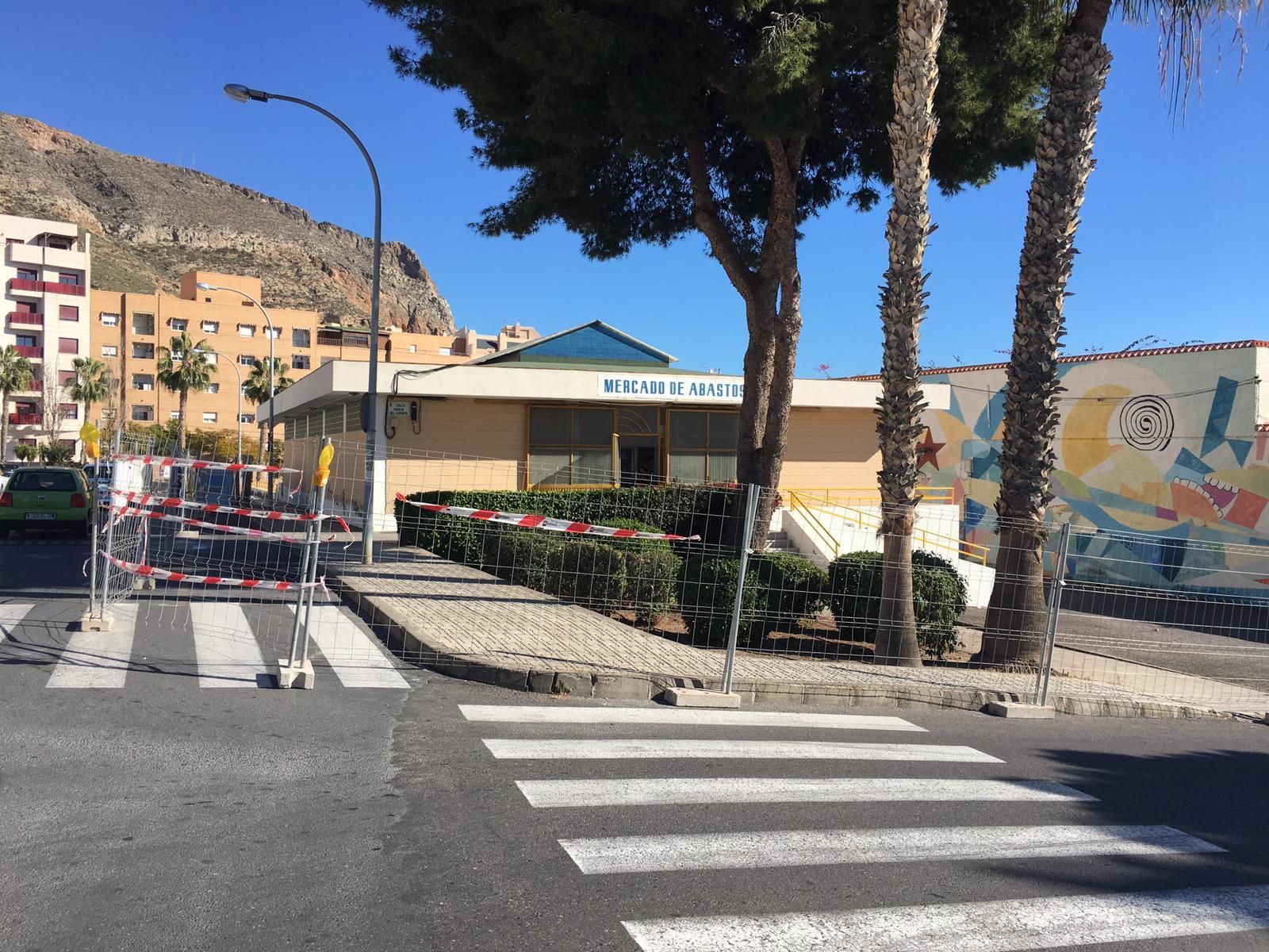 El recinto, vallado ayer para el inicio de las obras