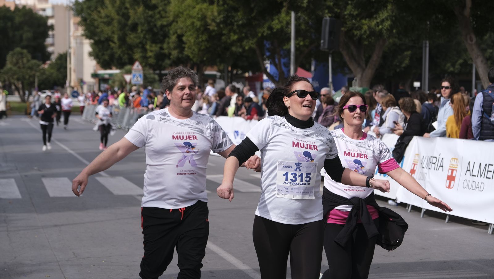 Imágenes de la Carrera de la Mujer 2023 en Almería