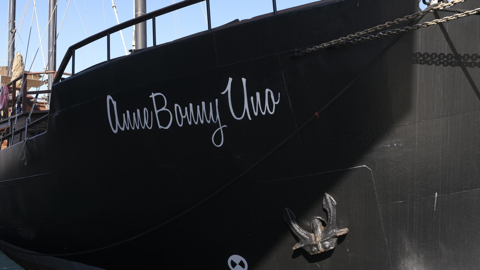 Navega en imágenes en una goleta histórica convertida en barco pirata