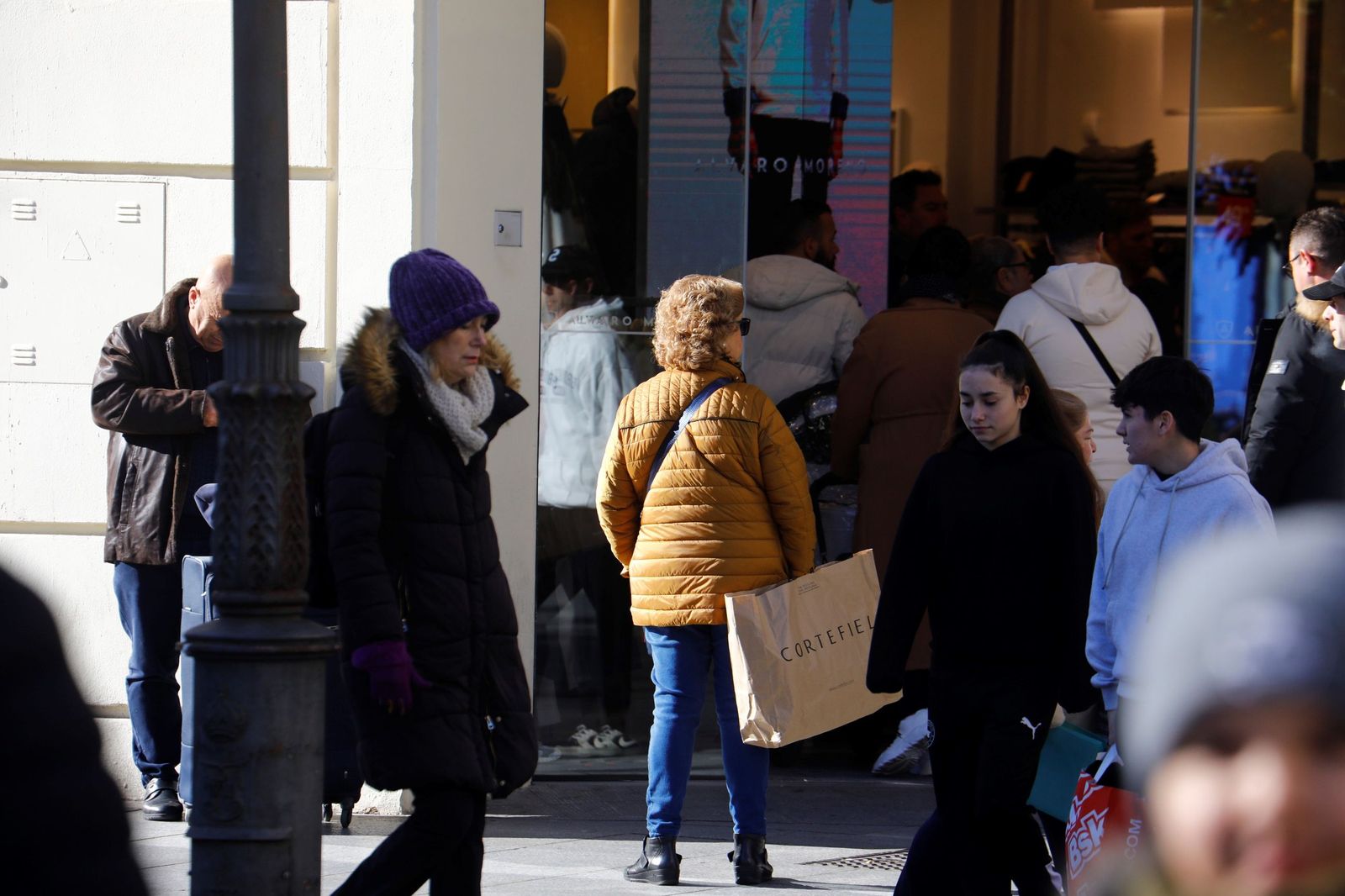 Los cordobeses se lanzan a por las rebajas de invierno, en imágenes